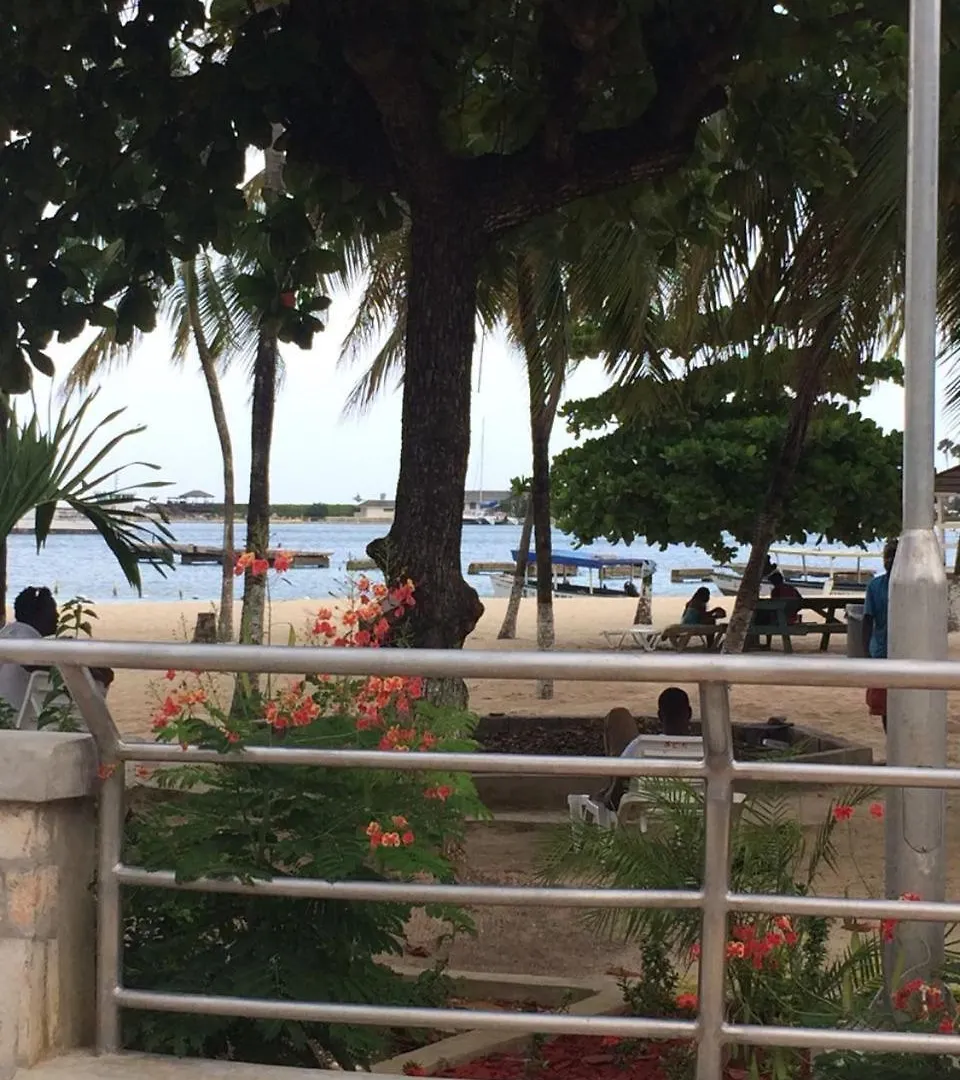 Sandcastle Resort Apartment E9 3*, Ocho Rios